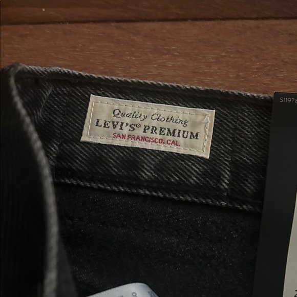 Levi's “Baggy Dad” Black and Gray Loose Fitting Barrel Relaxed Jeans - NWT - Picture 4 of 15